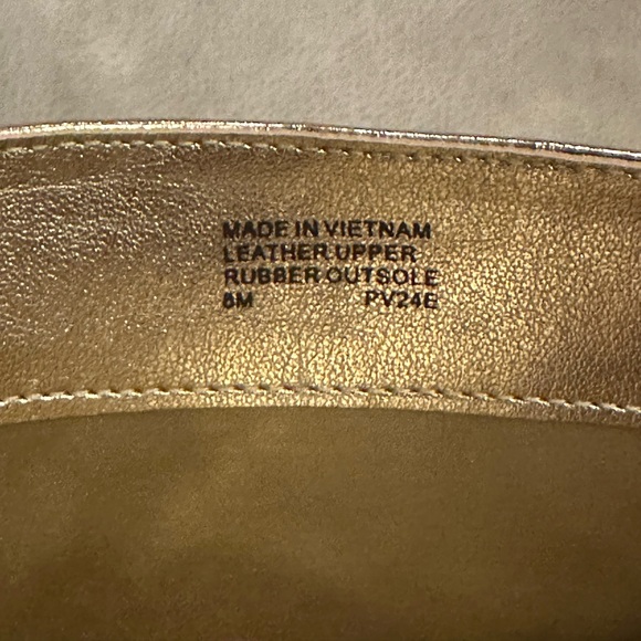 New Michael Kors
Cosmo Crinkle Metallic Leather Kitten Heel Booties - Picture 9 of 11